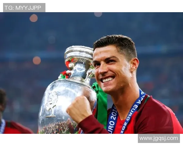 聚焦世界足球巨星成长传奇与巅峰竞技荣耀全景深度解析之旅纵横篇